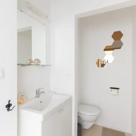 Instaworthy View 2 Perfect Location Apartment